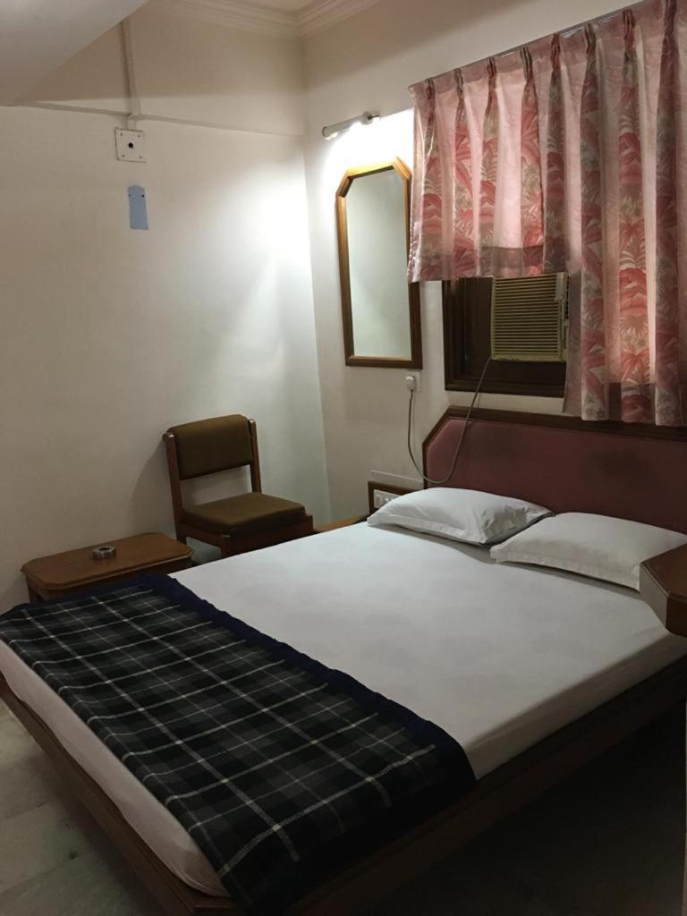 Hotel Grg Vadodara Exteriör bild