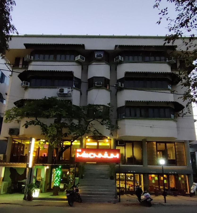 Hotel Grg Vadodara Exteriör bild