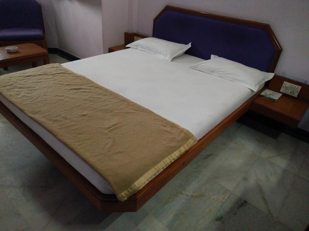 Hotel Grg Vadodara Exteriör bild
