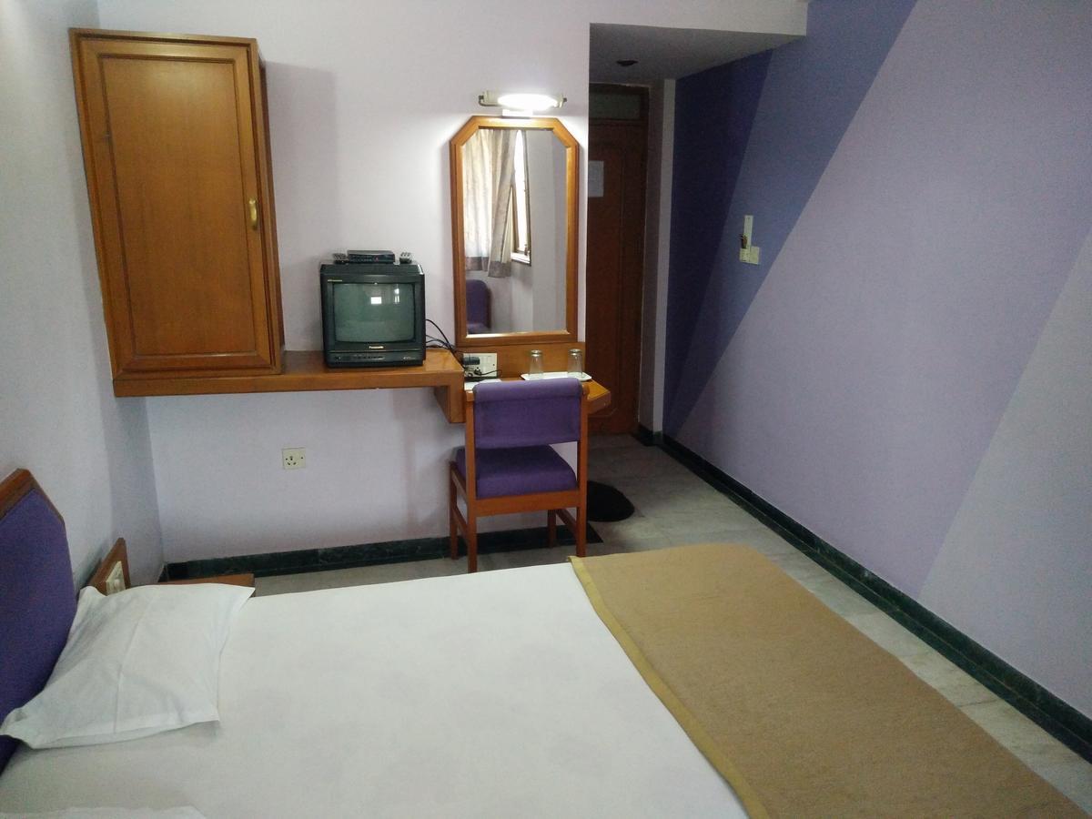 Hotel Grg Vadodara Exteriör bild