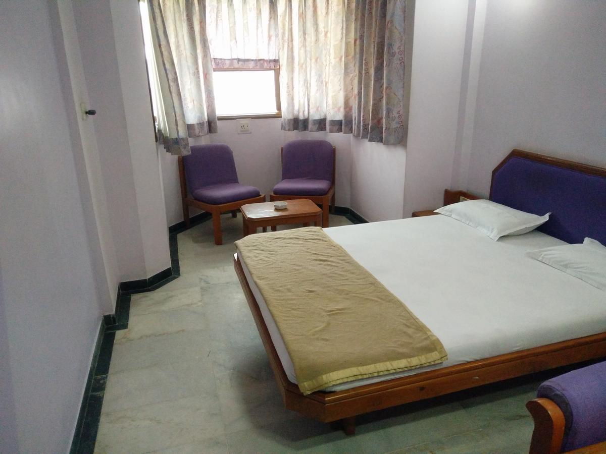 Hotel Grg Vadodara Exteriör bild
