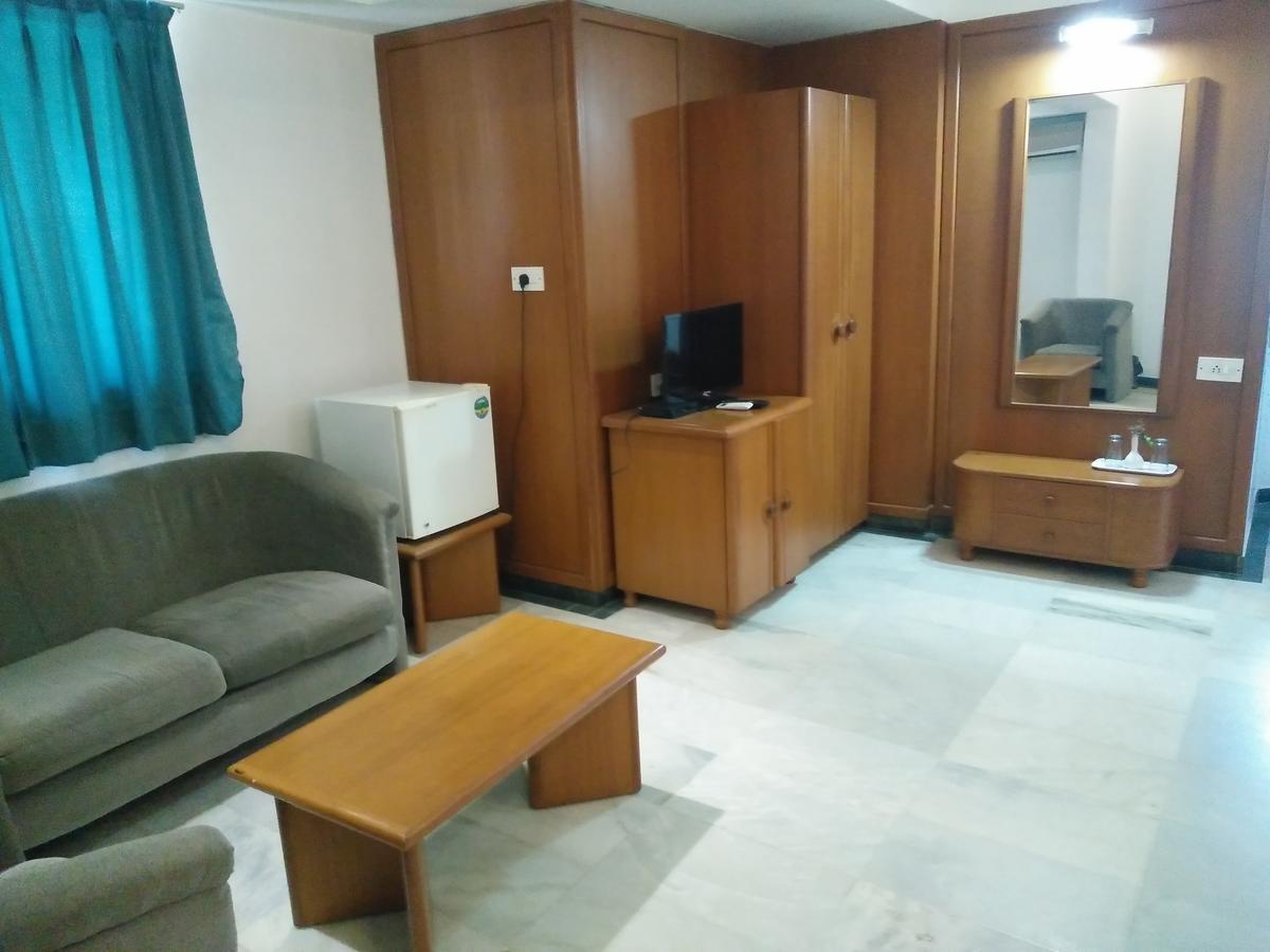 Hotel Grg Vadodara Exteriör bild